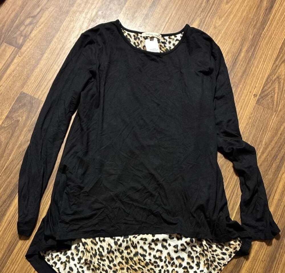 Karen Kane Sweater Size Large Leopard Print Trim Pullover